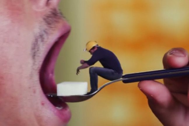 Jedzenie dużej ilości cukru spowodowało osłabienie i głód