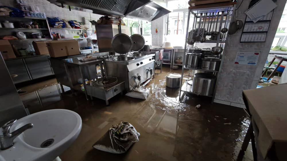 Zalana kuchnia w szkole w Bardzie