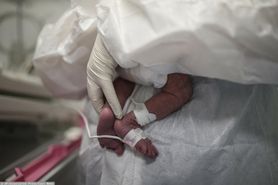 Czarnków. 11-miesięczny chłopczyk poparzony kawą. Lekarze walczą o życie dziecka