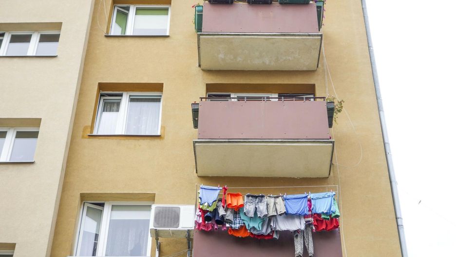 2,5-letni chłopiec wypadł z okna. Policjatka zwraca się z ważnym apelem