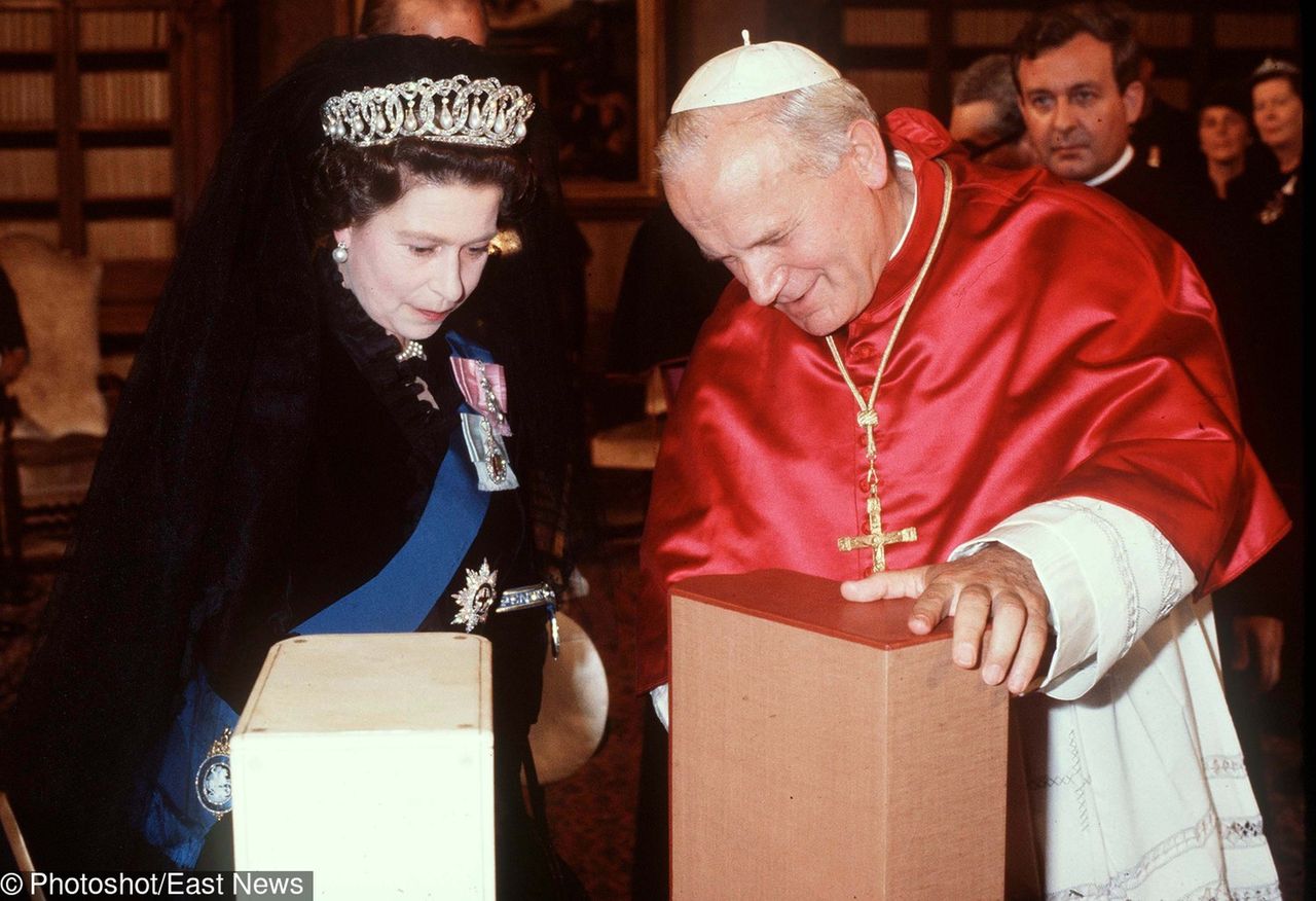 Królowa Elżbieta II i Jan Paweł II w 1980 roku