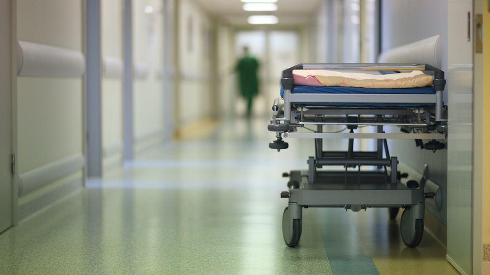 Szpitalne łóżka na korytarzach naruszeniem prawa pacjenta