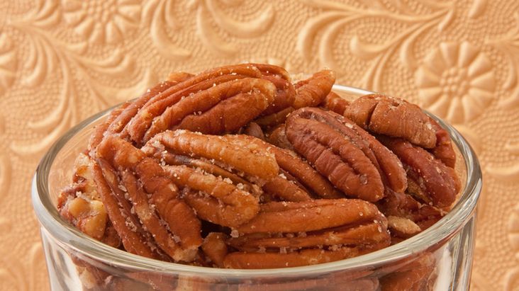 Wspierają organizm od serca po mikrobiom jelitowy. Orzechy pekan nie tylko do ciasta