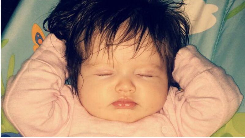 Maja urodziła się z bujną czupryną