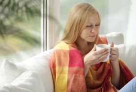 Gorąca herbata sprzyja rozwojowi raka u osób palących (WIDEO)
