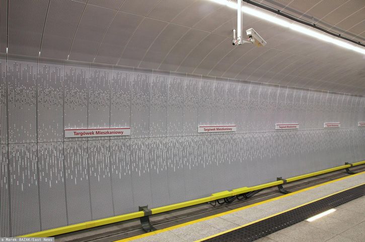 Projekt graficzny jednej z warszawskich stacji metra może wywoływać ataki u chorych na padaczkę fotogenną. 