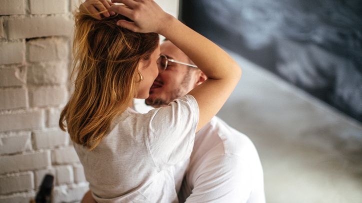 Bije inne na głowę. Polacy wskazali ulubioną pozycję seksualną