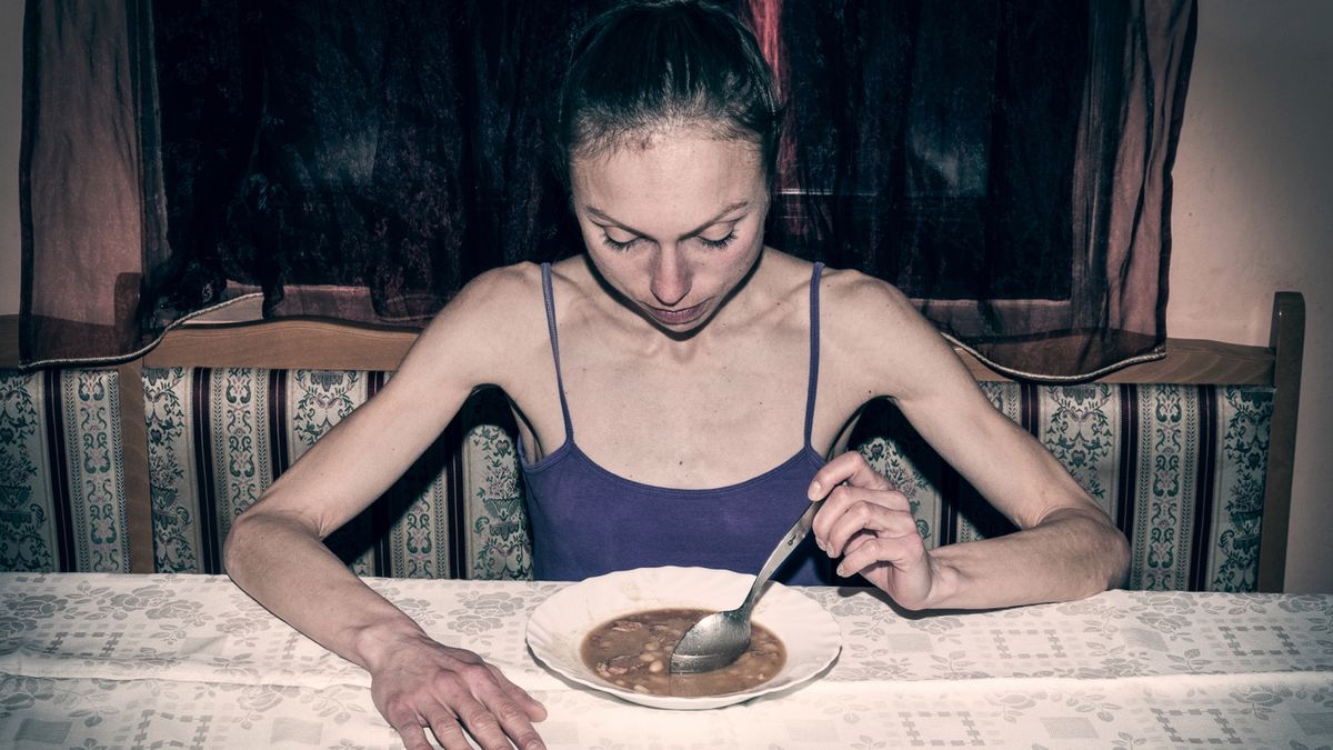 Tak nastolatki walczą o idealne ciało. "Bulimia doprowadziła do pęknięcia przełyku"