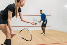 Squash – zasady, sprzęt, zalety i wskazówki jak grać