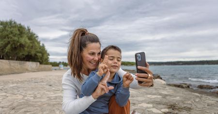Publikują zdjęcia swoich dzieci w internecie. Eksperci ostrzegają przed sharentingiem