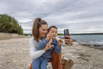 Publikują zdjęcia swoich dzieci w internecie. Eksperci ostrzegają przed sharentingiem