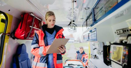 Wielogodzinne oczekiwanie na stwierdzenie zgonu odejdzie w niepamięć? MZ ma pomysł