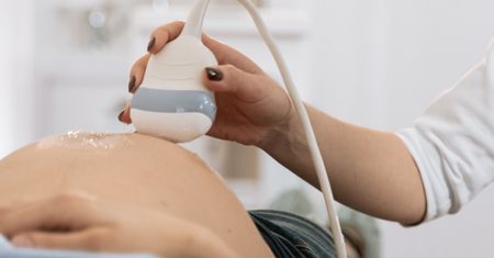 Zespół Lescha-Nyhana – co to jest, przyczyny, objawy, rozpoznanie, leczenie