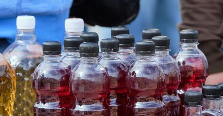 Napój doprowadził do raka wątroby. Piły go codziennie