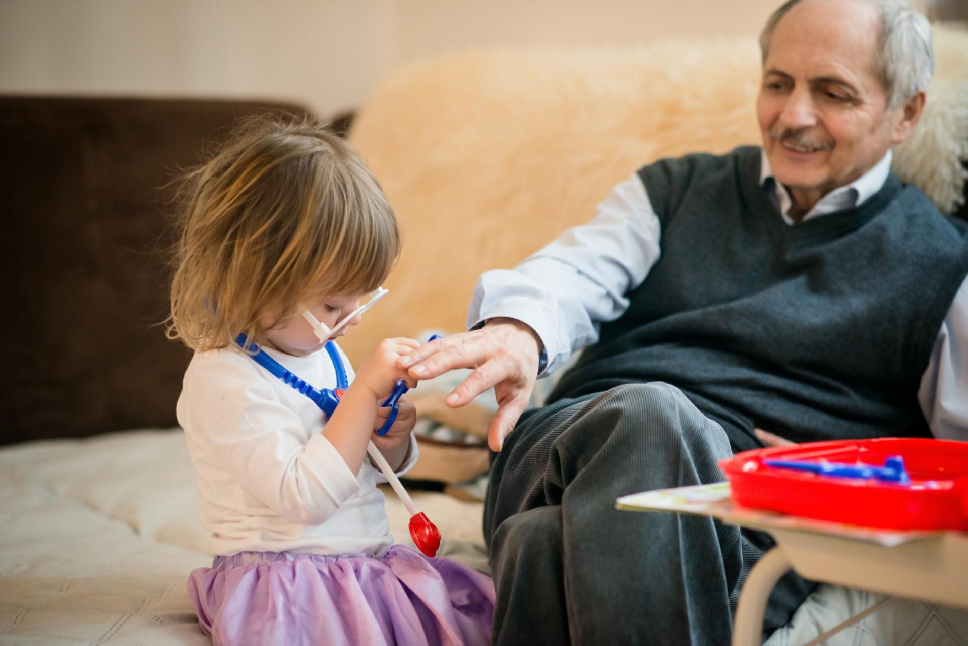 Nawet wspólne wyjście na warsztaty sprzyja budowaniu relacji wnuków z dziadkami