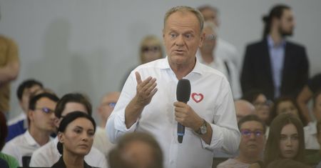 Przełożyli jej wizytę. Tusk odniósł się do "niepokojącego fenomenu"