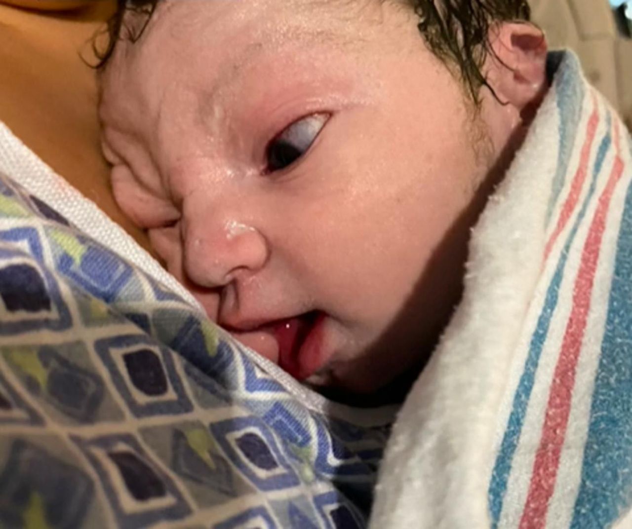 Kontrowersyjne wyzwanie na TikToku. Matki pokazują zdjęcia najbrzydszych dzieci