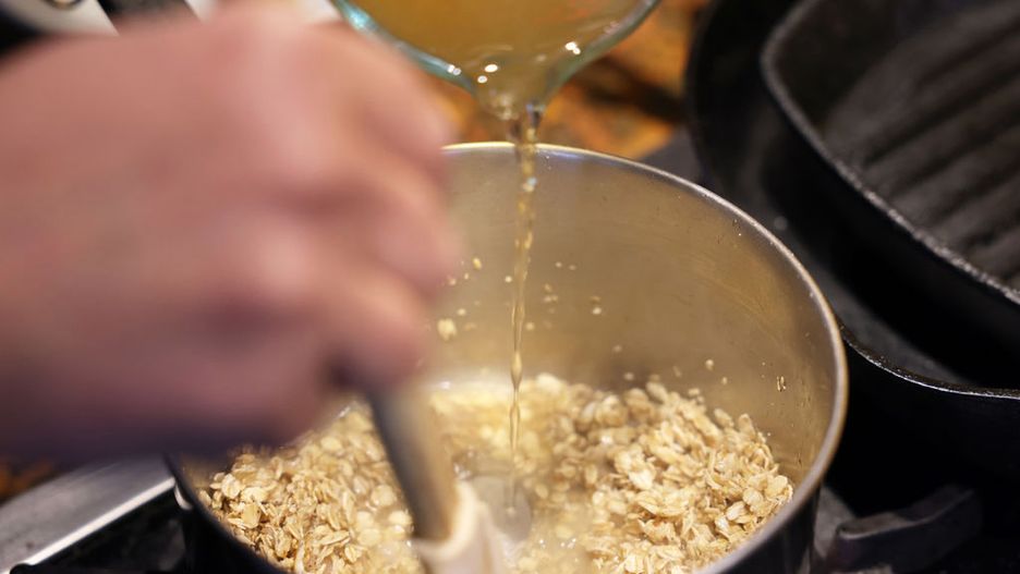 Które płatki owsiane są najzdrowsze? Uważaj na pułaki żywieniowe