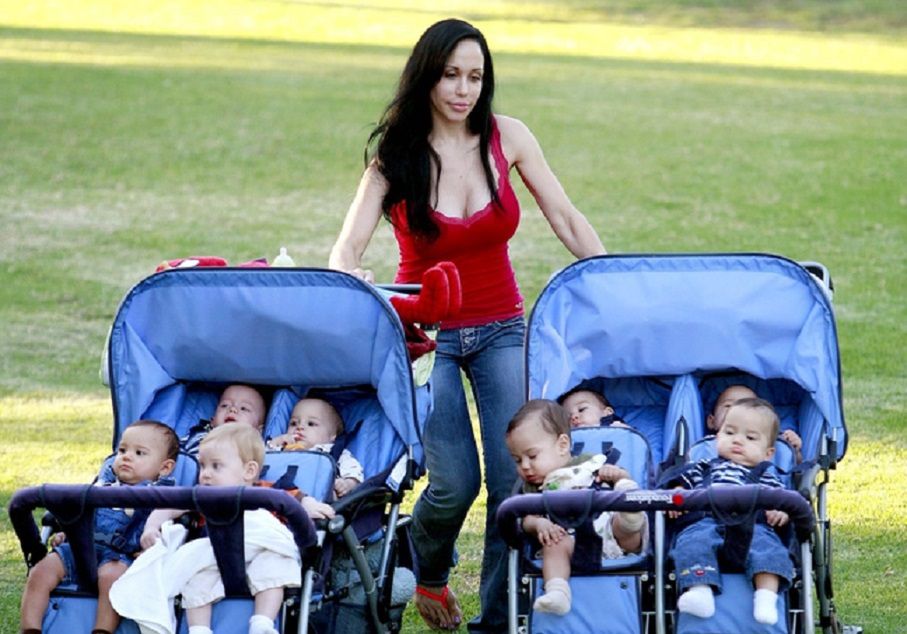 Pamiętacie słynną "oktomamę"? Ośmioraczki mają już 13 lat, a ich mama przeszła duchową przemianę