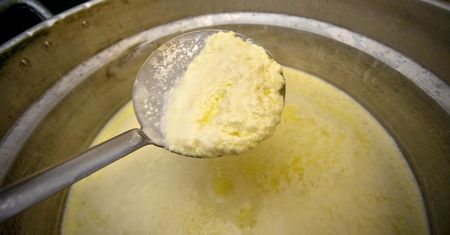 Serwatka to sekret zdrowia. Zbija ciśnienie, wypłukuje cholesterol
