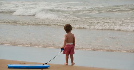 Niezwykły przypadek. 3-latka zakaziła się na plaży bakterią powodującą "chorobę ryb"