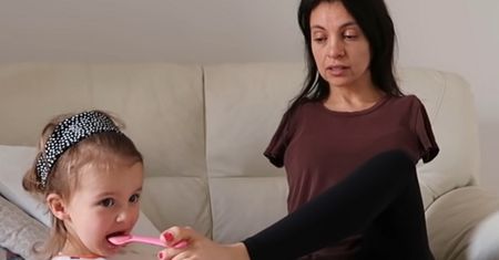 Urodziła się bez rąk. Mama podbiła serca internautów
