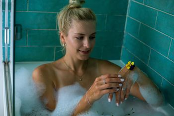 Ile minut dziennie Polacy poświęcają na dbanie o siebie? Wyniki tego badania mogą zaskoczyć