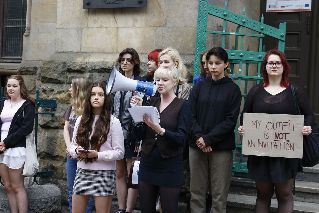 Uczennice domagają się wyrzucenia chłopaka ze szkoły