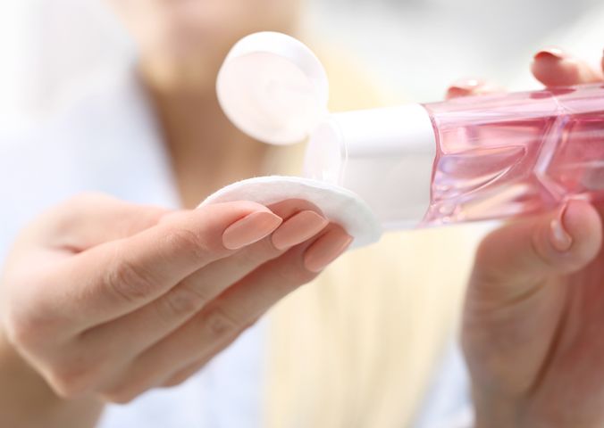 Tonik antybakteryjny jest kosmetykiem pielęgnacyjnym, który sprawdza się w wielu sytuacjach.