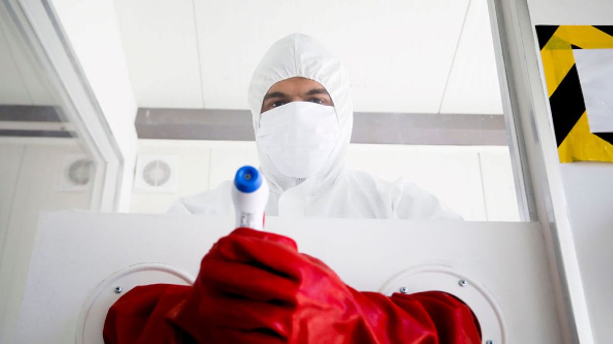 Najczęściej występującym objawem koronawirusa jest gorączka