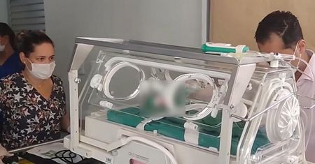 Lekarze stwierdzili zgon dziecka. Pracownik zakładu pogrzebowego zauważył, że dziecko żyje