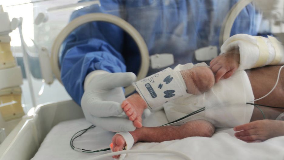 33-letnia pielęgniarka podejrzana o morderstwo siedmiorga dzieci i próbę morderstwa dziesięciu kolejnych