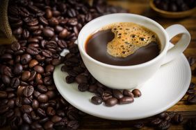 Zdrowotne właściwości kawy zależą od jej rodzaju. Sprawdź, którego koniecznie unikać