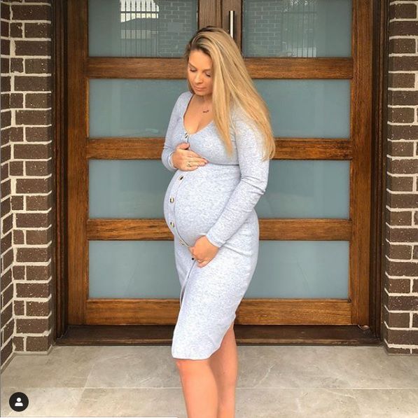 Elisha Baker już w 14 tygodniu ciąży miała duży brzuch