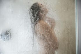 Zimne prysznice mogą pomóc w walce z nadwagą. Są nowe badania