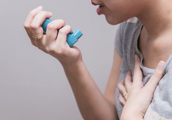 Chorzy na astmę są w grupie ryzyka cięższego przebiegu zakażenia koronawirusem