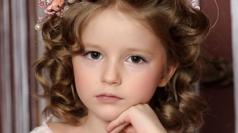 Fryzury komunijne to często wyzwanie dla fryzjera