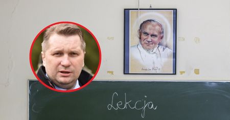 O Janie Pawle II w szkole już nie chcą rozmawiać. "Czarnek strzelił sobie w kolano"