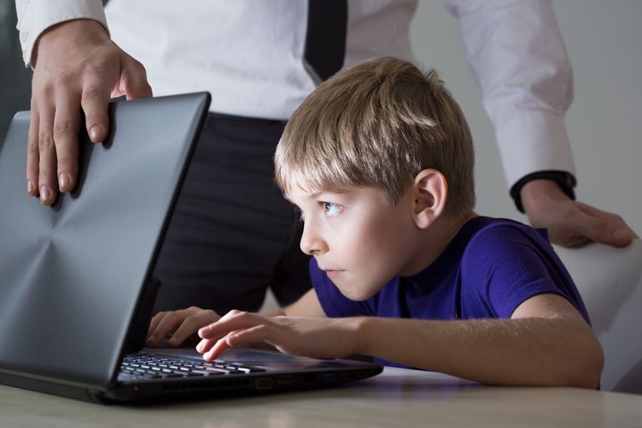 Uzależnienie od komputera najczęściej dotyczy młodzieży, która od najmłodszych lat ma kontakt z najnowszymi technologiami.