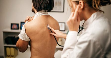 Lekarze mylą ją z rakiem płuc. "Mężczyzna miał już miejsce w hospicjum"
