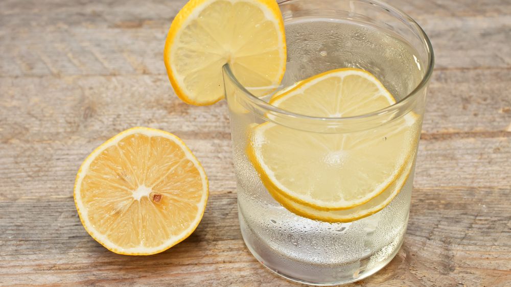 Napój popularny wśród gwiazd może niszczyć zęby