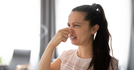 Cuchnący objaw. Nie ignoruj, bo tak może "ukrywać się" rak trzustki