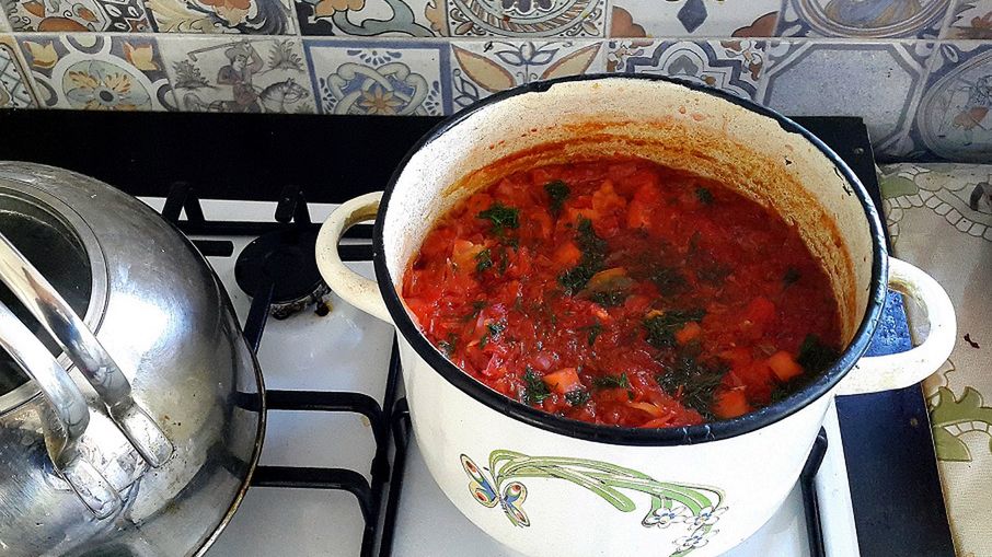 Barszcz czerwony powinien być intensywny w smaku i mieć głęboki kolor.