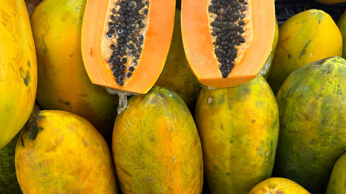 Papaja zaliczana jest do owoców o **działaniu odmładzającym