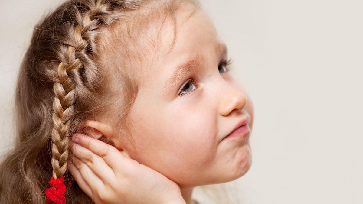 Dziecko z bolącym uchem