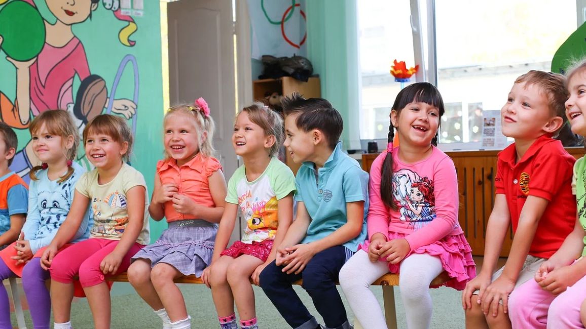 Logorytmika to metoda wspomagająca zajęcia logopedyczne, polegająca na połączeniu terapii logopedycznej z rytmiką.