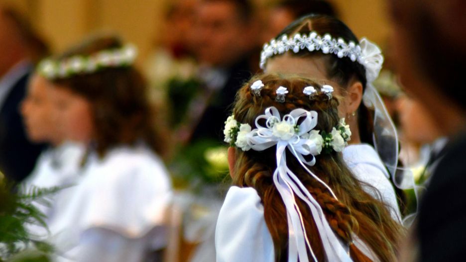 Quad czy laptop? Internauci nie są w stanie sprostać absurdalnym oczekiwaniom komunijnych prezentów