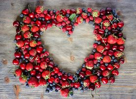 27 przepisów na zdrowe dania z owocami jagodowymi