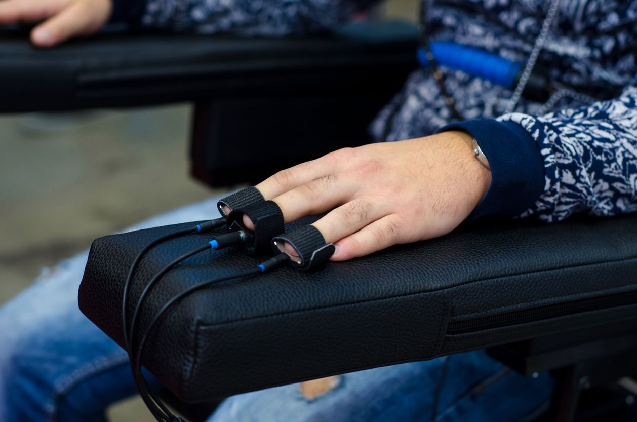 Badanie wykrywaczem kłamstw to nowy trend wśród rodziców