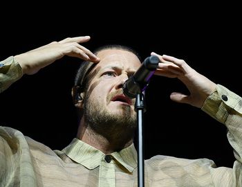 Wokalista Imagine Dragons zmaga się z bólem. Ma dwie poważne choroby